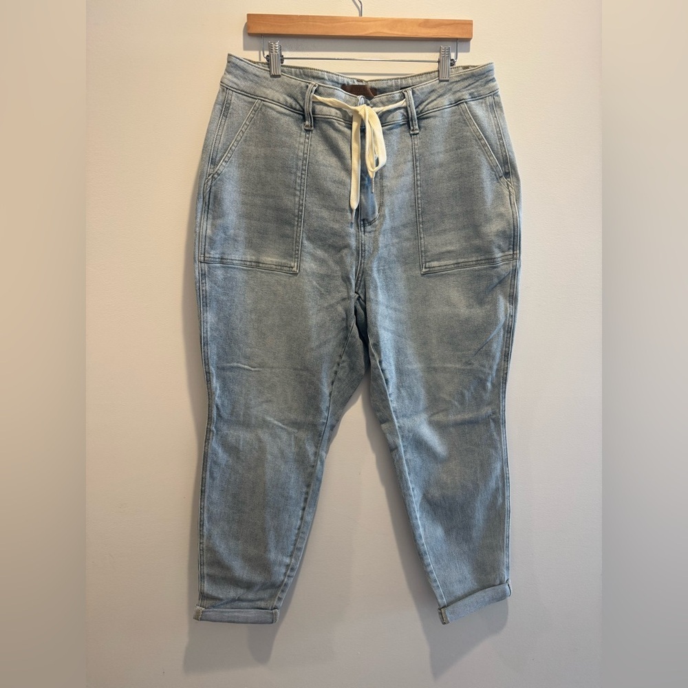 Judy Blue Light Wash Straight Leg Jeans with Drawstring